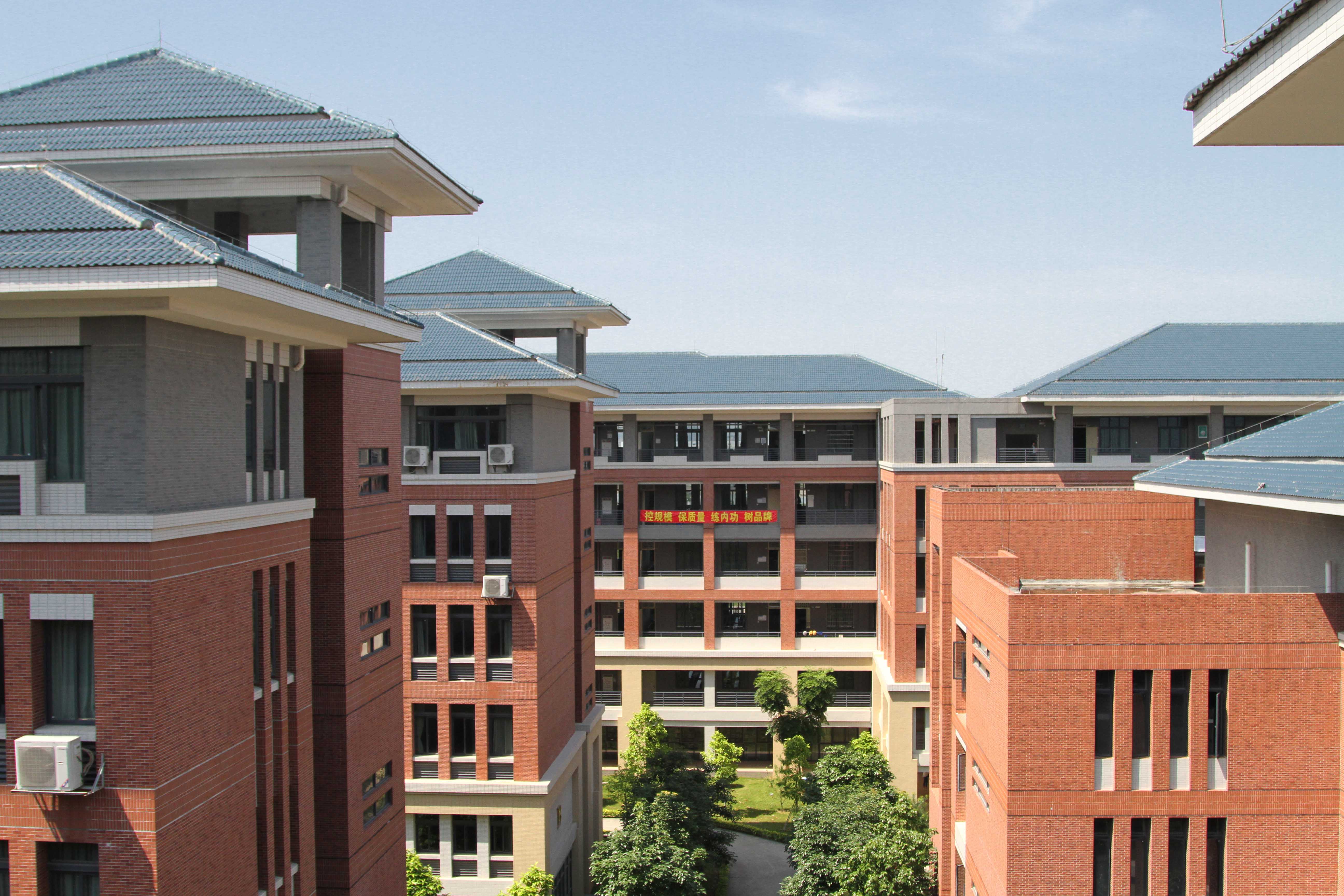 最新华学院，小巷特色小店的独特魅力