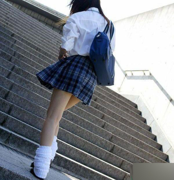最新女校服，时代变迁中的校园风尚标志