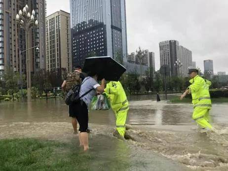成都暴雨下的惊喜探索,小巷特色小店